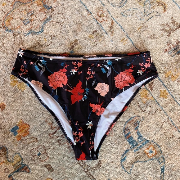 Coral + Floral Patterned Tankini Swimsuit Set (XL) - Picture 3 of 3